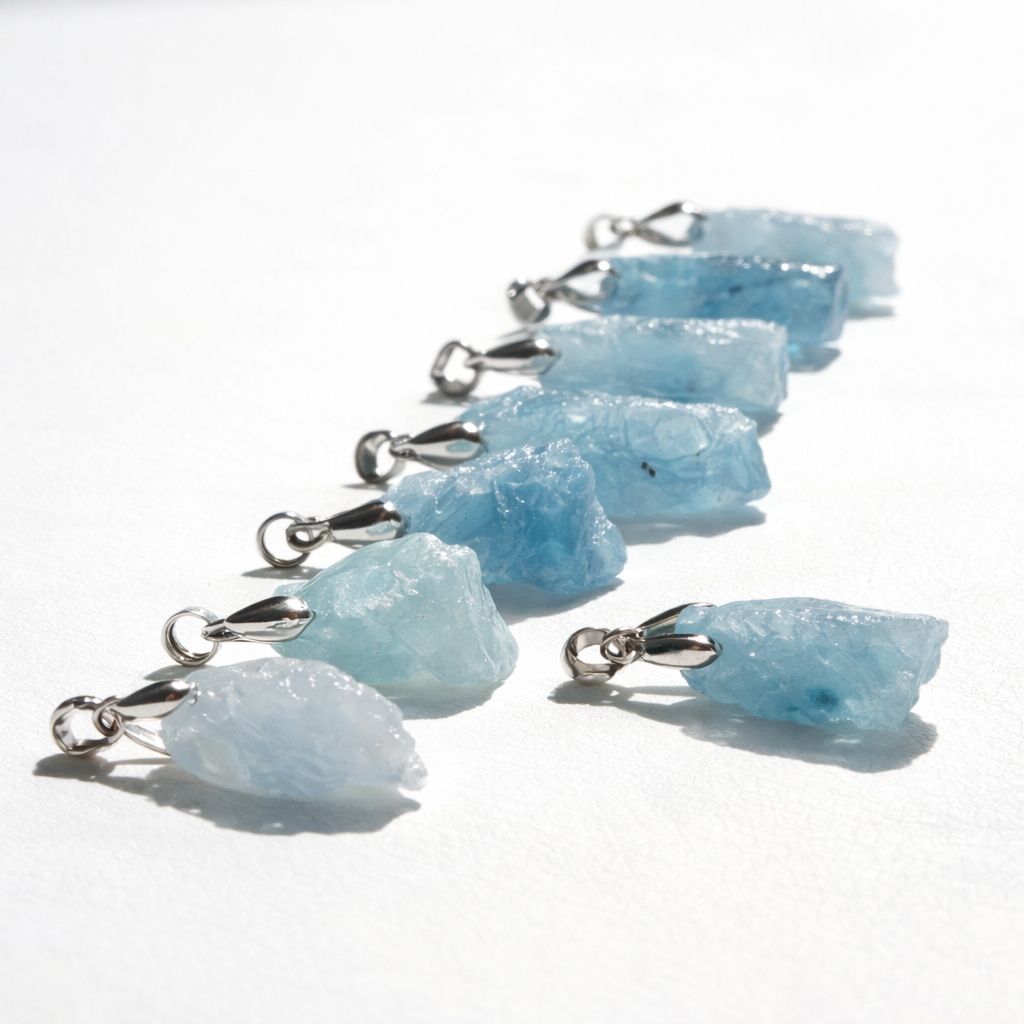 原石そのまま｜ミルキーアクアマリン ペンダント 真鍮（チェーン別売）