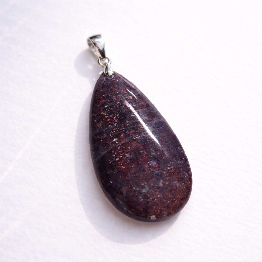 極上ブラッドショット アイオライト｜オーバルカット（中）ペンダント シルバー925（チェーン別売）