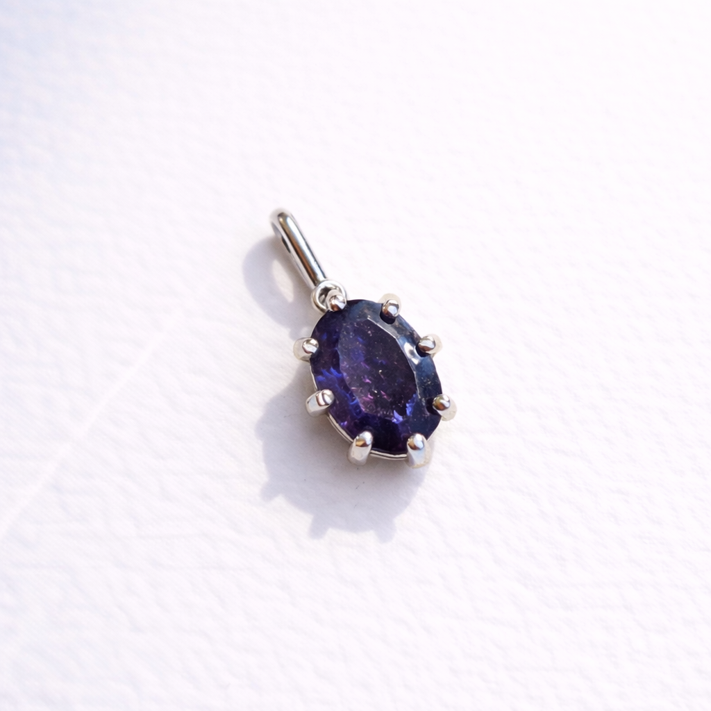 宝石アイオライト｜ファセットオーバルカット ペンダント シルバー925（チェーン別売）