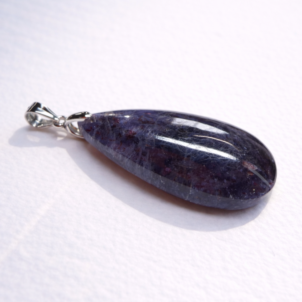 極上ブラッドショット アイオライト｜オーバルカット（中）ペンダント シルバー925（チェーン別売）